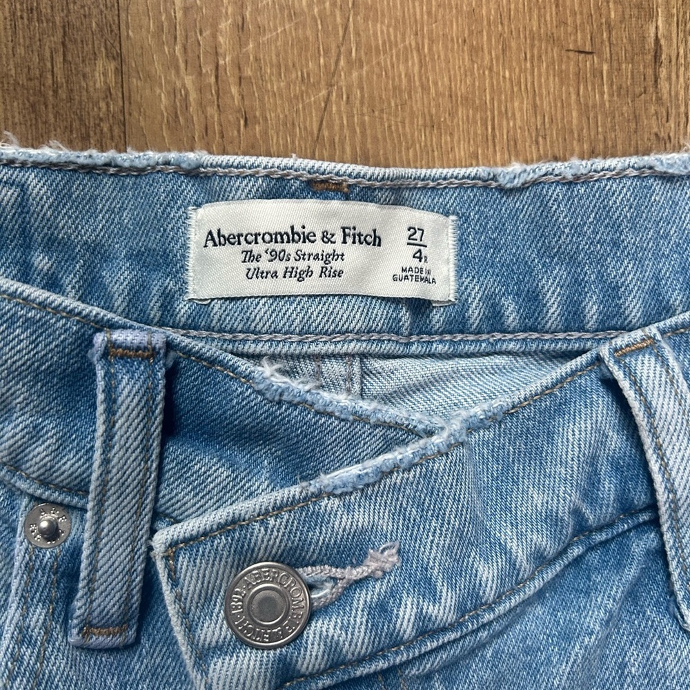 Abercrombie 90s Straight High Rise Crossover Waist Jeans Light Wash Raw Hem 27 - Picture 6 of 13
